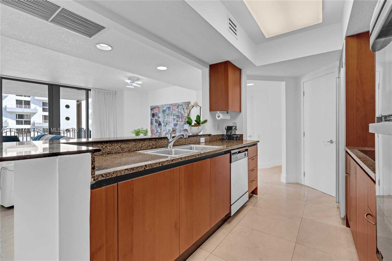 Small Image of 1500 OCEAN DR #505, Miami Beach Number 13