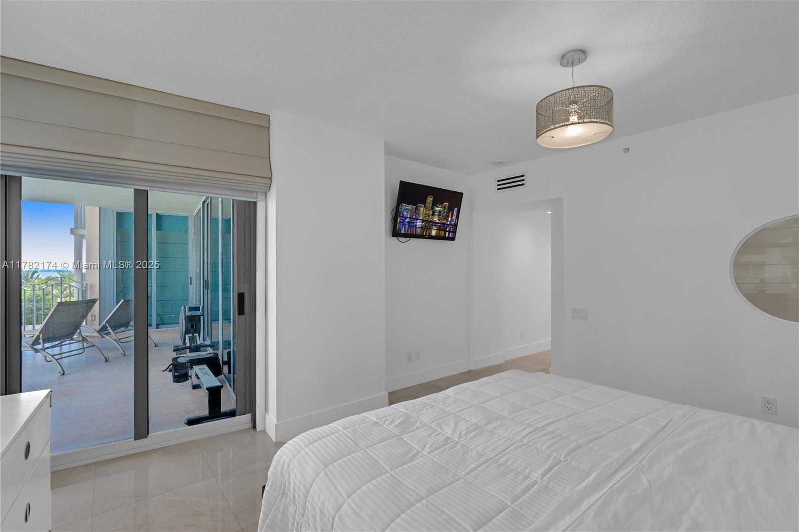 Small Image of 1500 OCEAN DR #505, Miami Beach Number 17