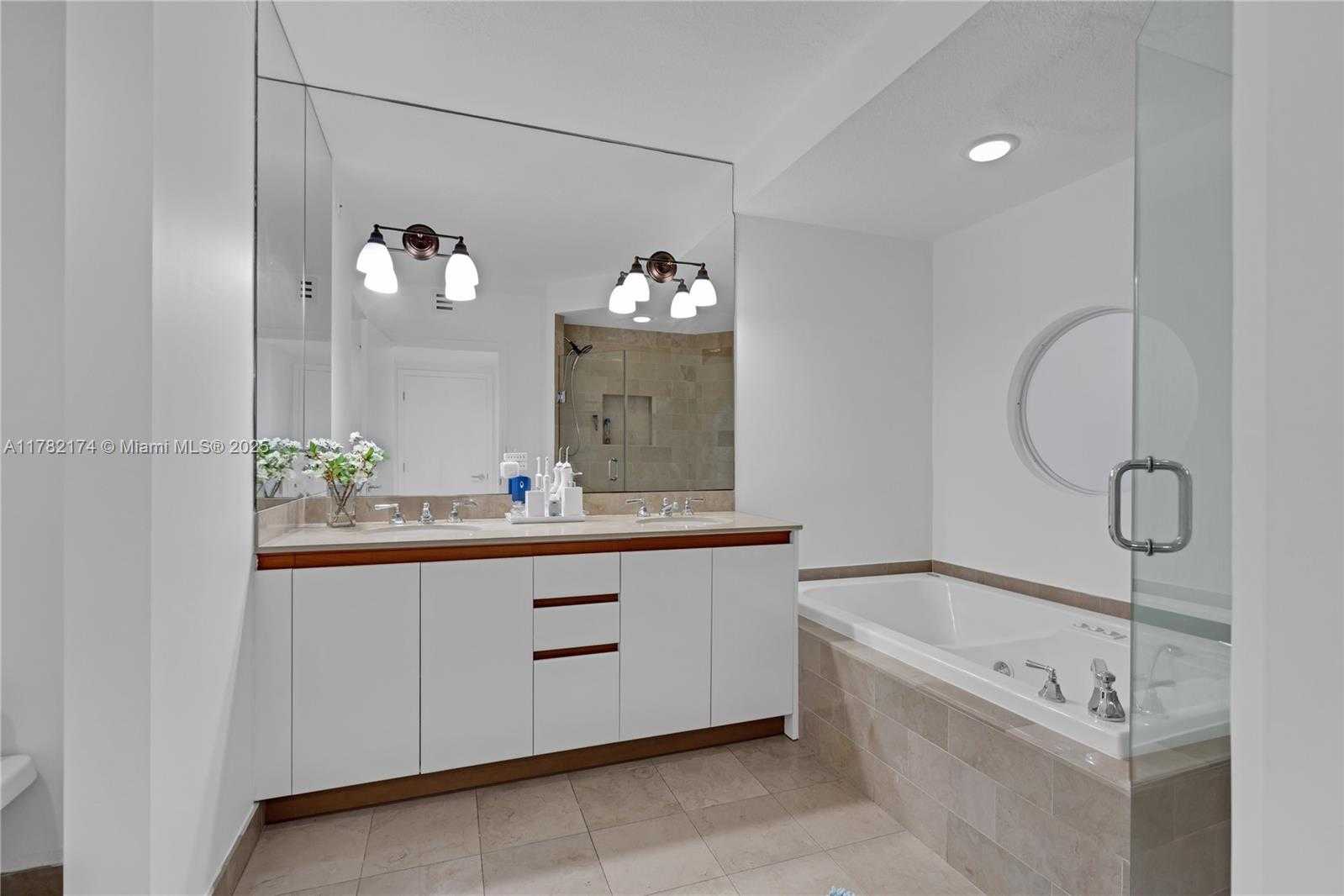 Small Image of 1500 OCEAN DR #505, Miami Beach Number 19