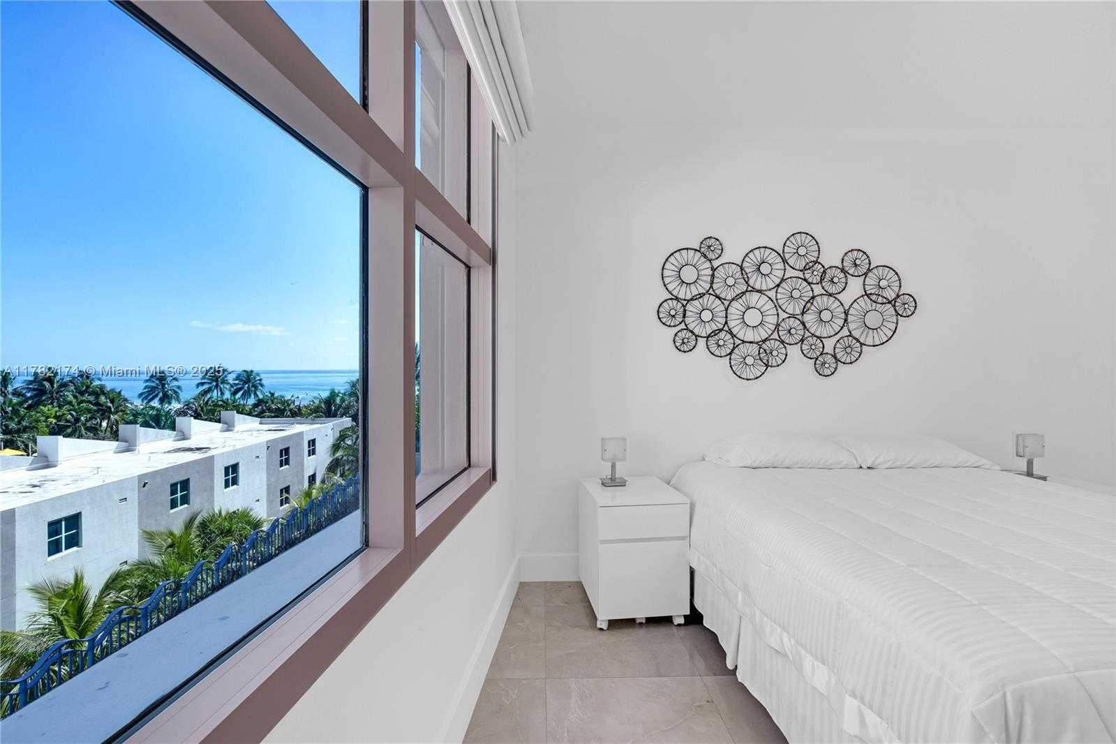 Small Image of 1500 OCEAN DR #505, Miami Beach Number 22