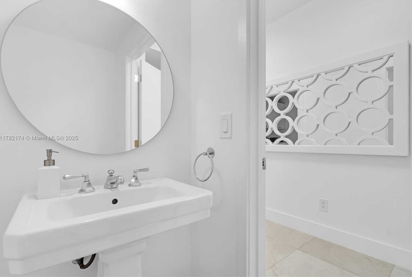 Small Image of 1500 OCEAN DR #505, Miami Beach Number 25