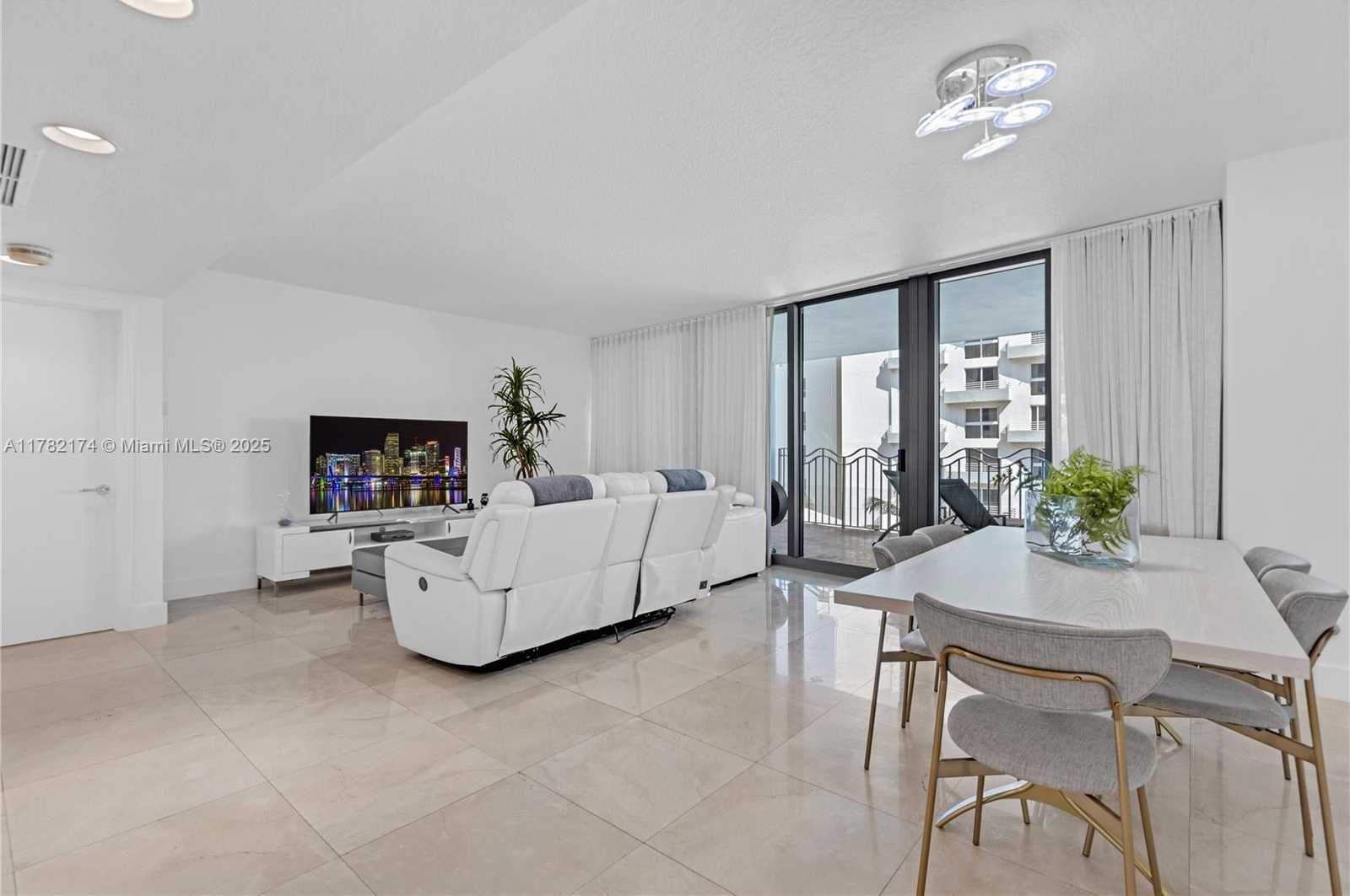 Small Image of 1500 OCEAN DR #505, Miami Beach Number 5