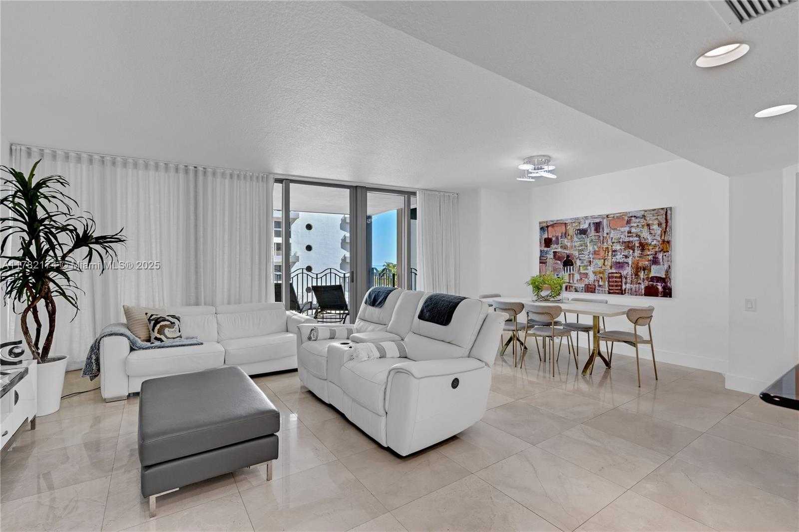 Small Image of 1500 OCEAN DR #505, Miami Beach Number 6