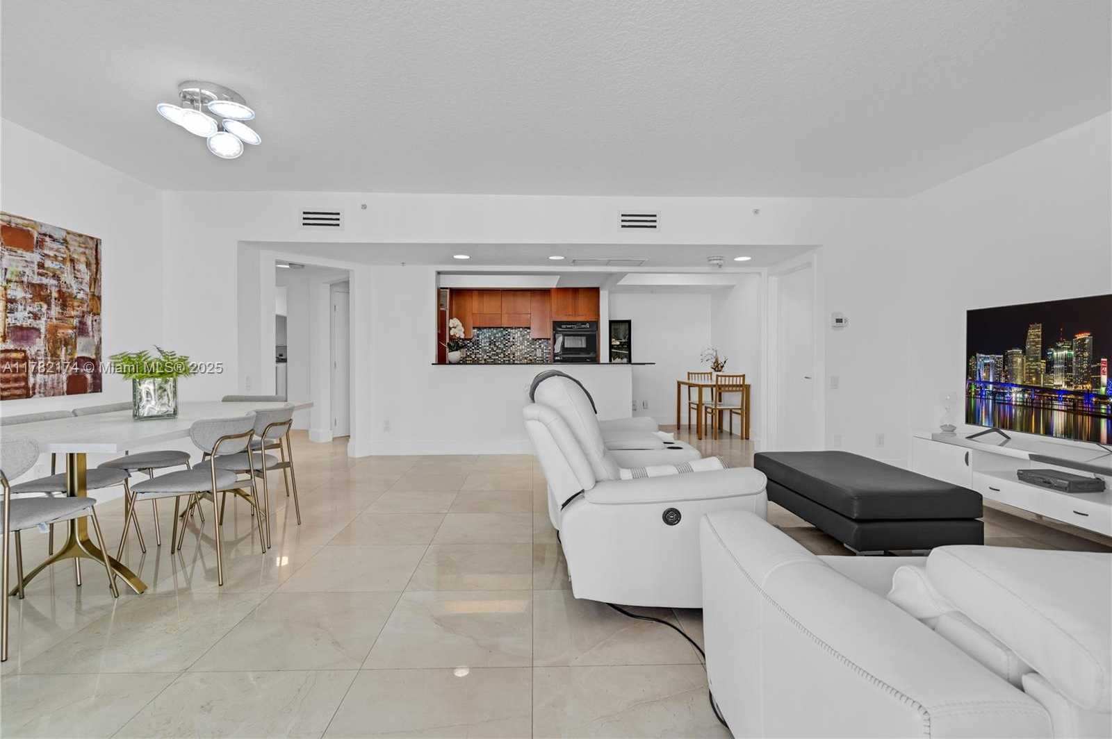 Small Image of 1500 OCEAN DR #505, Miami Beach Number 8