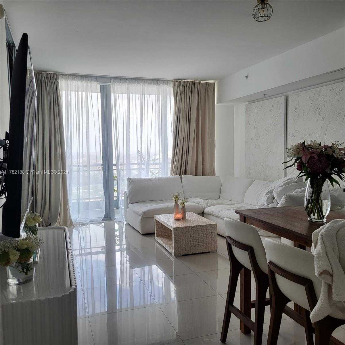 Small Image of 92 SOUTH WEST 3RD ST #3207, Miami Number 3