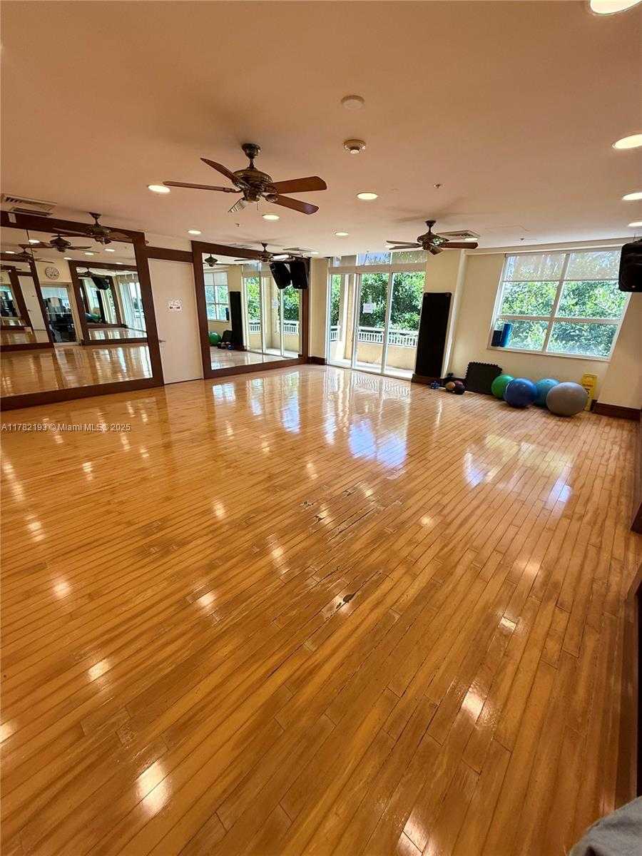Small Image of 19501 WEST COUNTRY CLUB DR #2014, Aventura Number 13