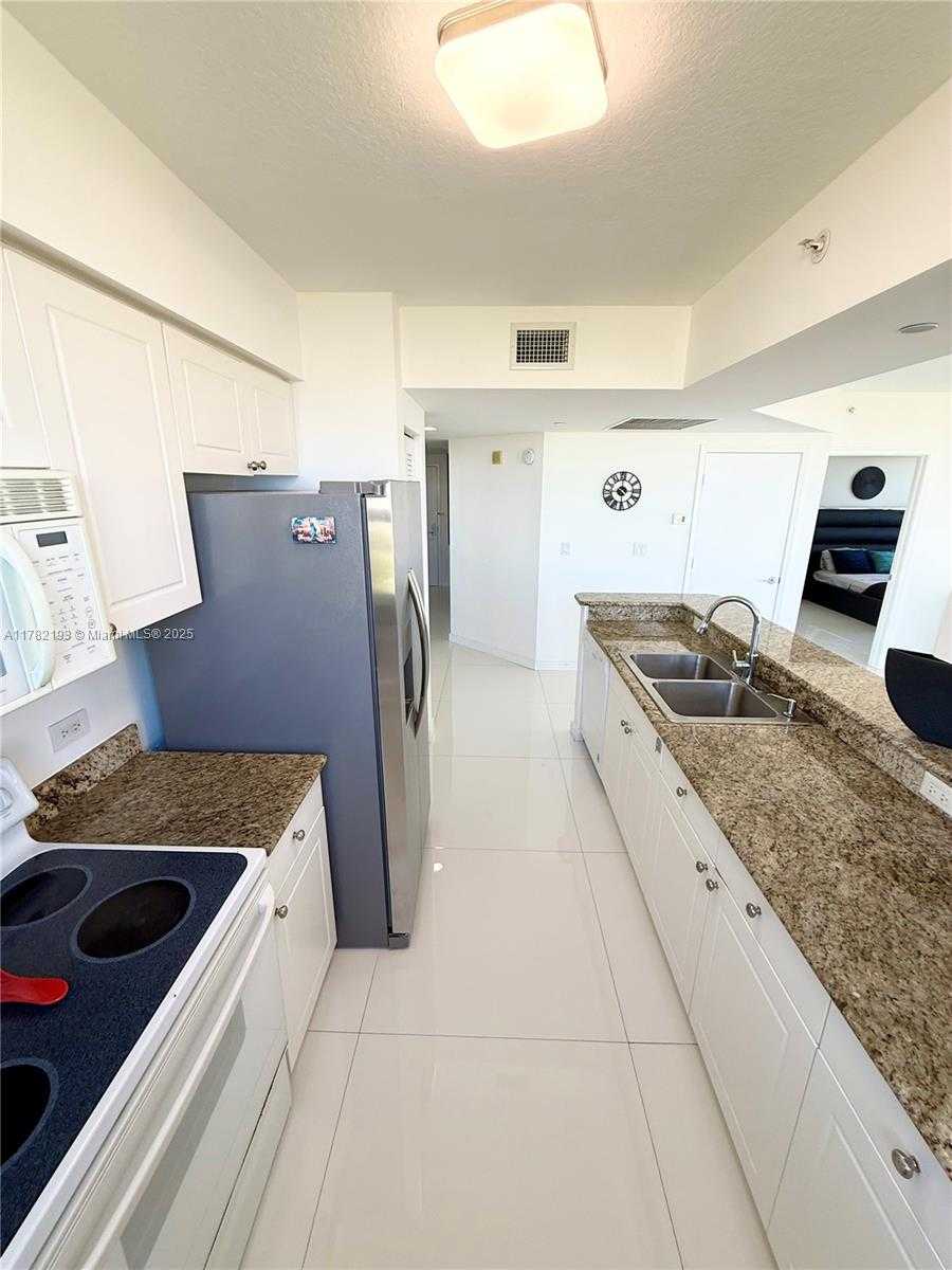 Small Image of 19501 WEST COUNTRY CLUB DR #2014, Aventura Number 25