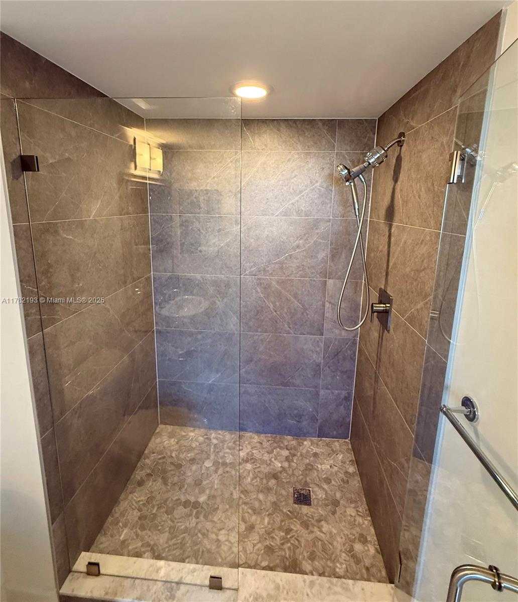 Small Image of 19501 WEST COUNTRY CLUB DR #2014, Aventura Number 35