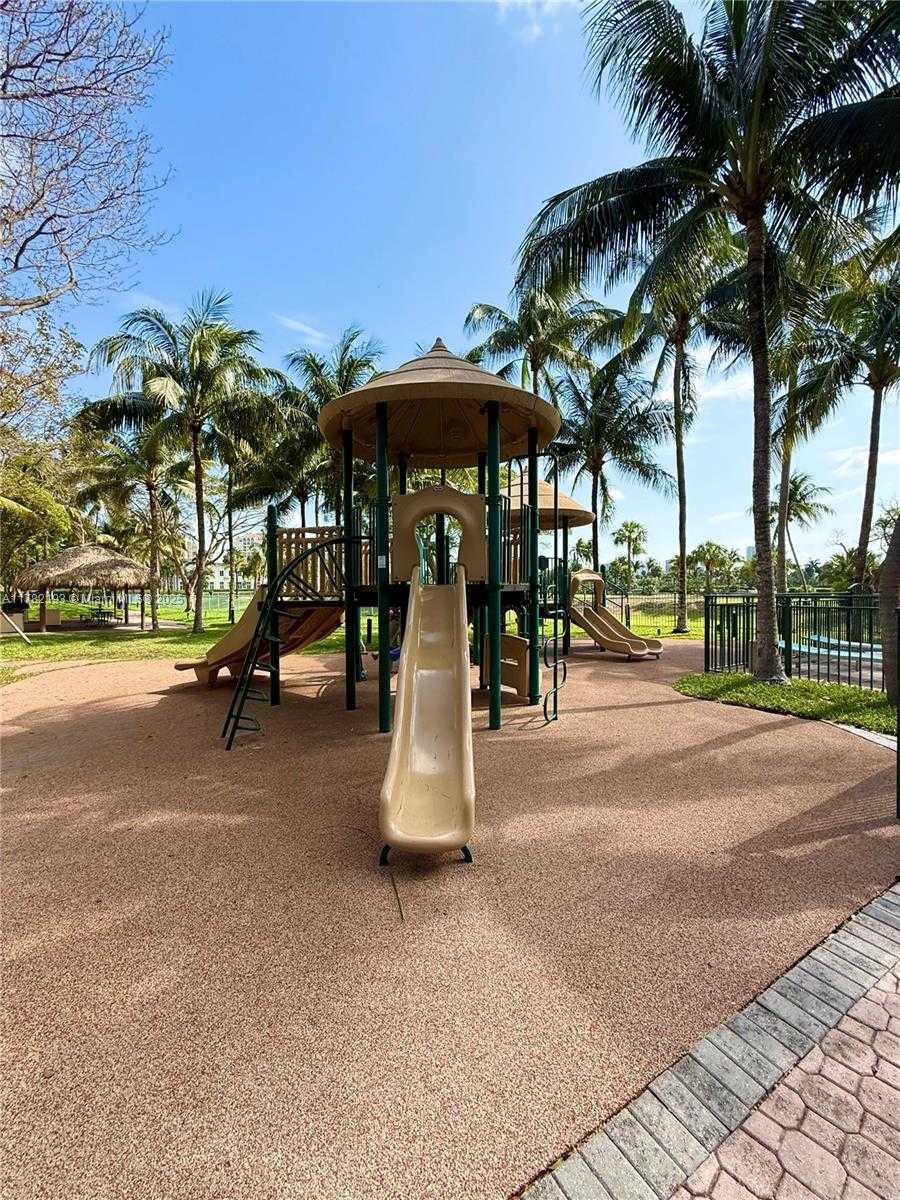 Small Image of 19501 WEST COUNTRY CLUB DR #2014, Aventura Number 8