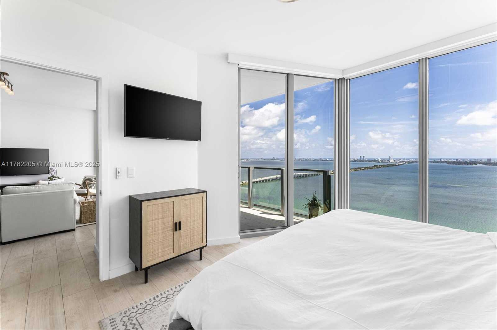 Small Image of 2900 NORTH EAST 7TH AVE #3604, Miami Number 9