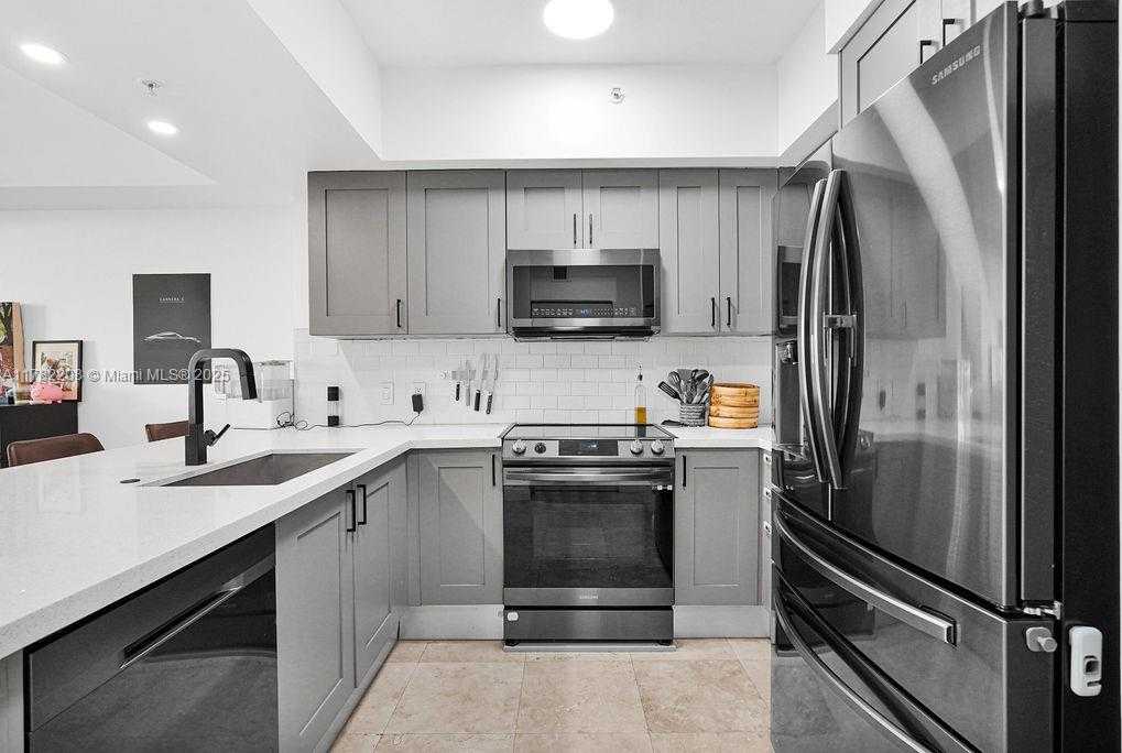 Small Image of 1755 EAST HALLANDALE BEACH BLVD #708E, Hallandale Beach Number 4