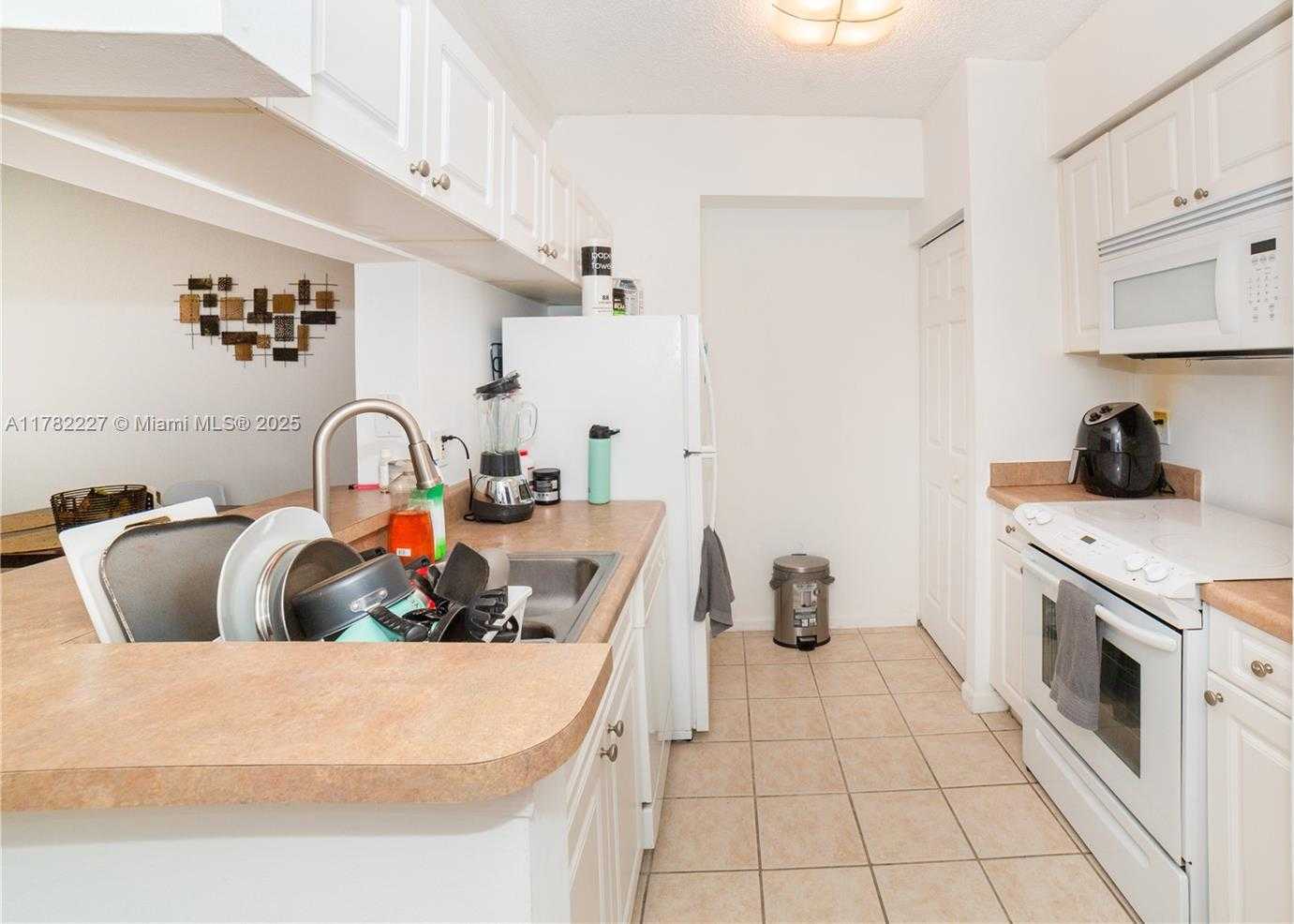 Small Image of 17150 NORTH BAY RD #2322, Sunny Isles Beach Number 14