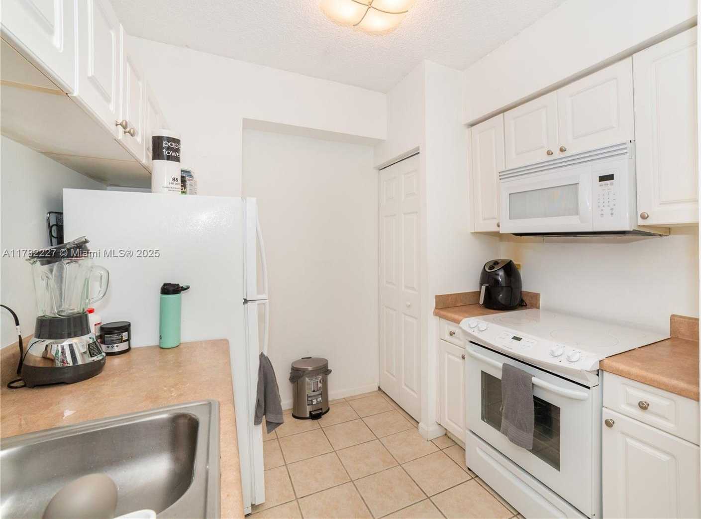 Small Image of 17150 NORTH BAY RD #2322, Sunny Isles Beach Number 15