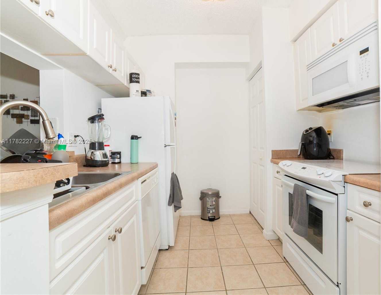Small Image of 17150 NORTH BAY RD #2322, Sunny Isles Beach Number 19