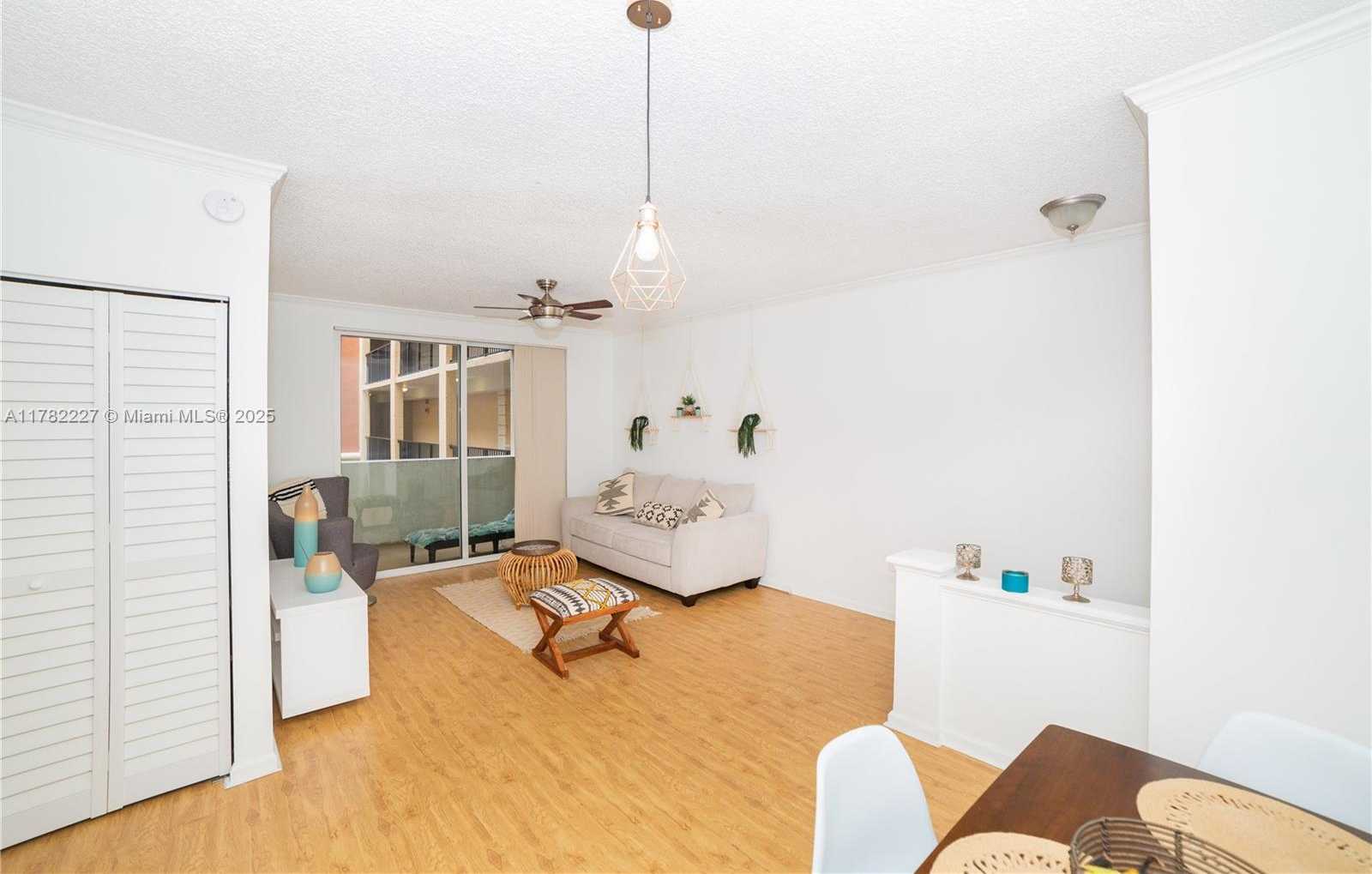 Small Image of 17150 NORTH BAY RD #2322, Sunny Isles Beach Number 2