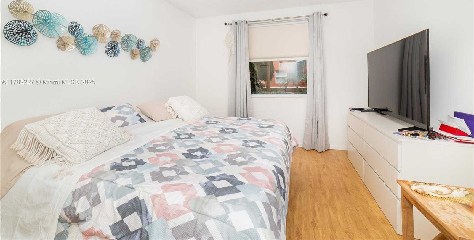 Small Image of 17150 NORTH BAY RD #2322, Sunny Isles Beach Number 21