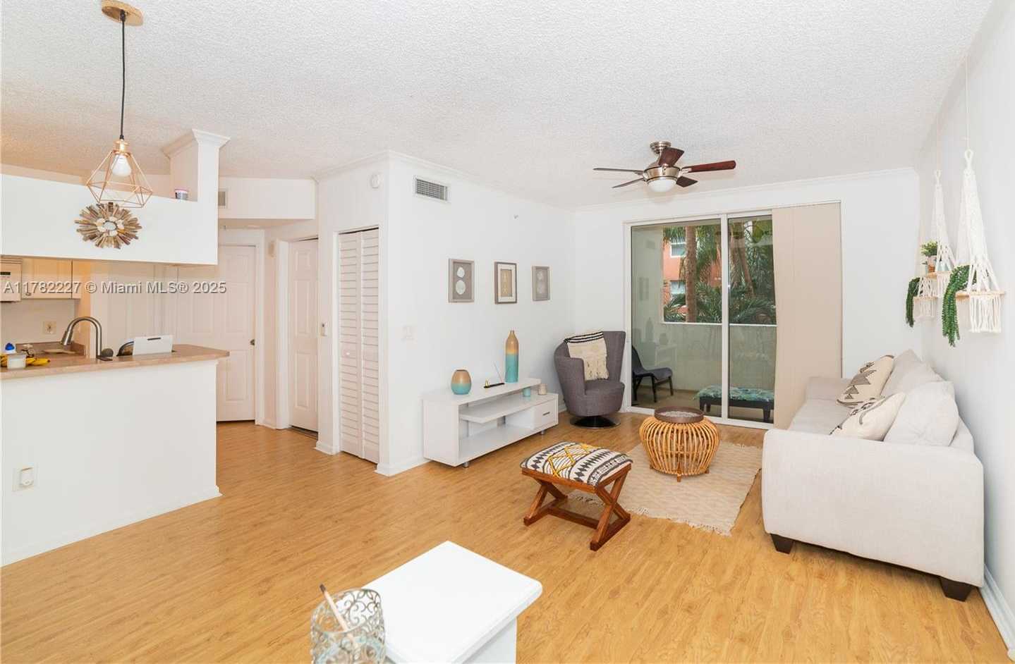 Small Image of 17150 NORTH BAY RD #2322, Sunny Isles Beach Number 4