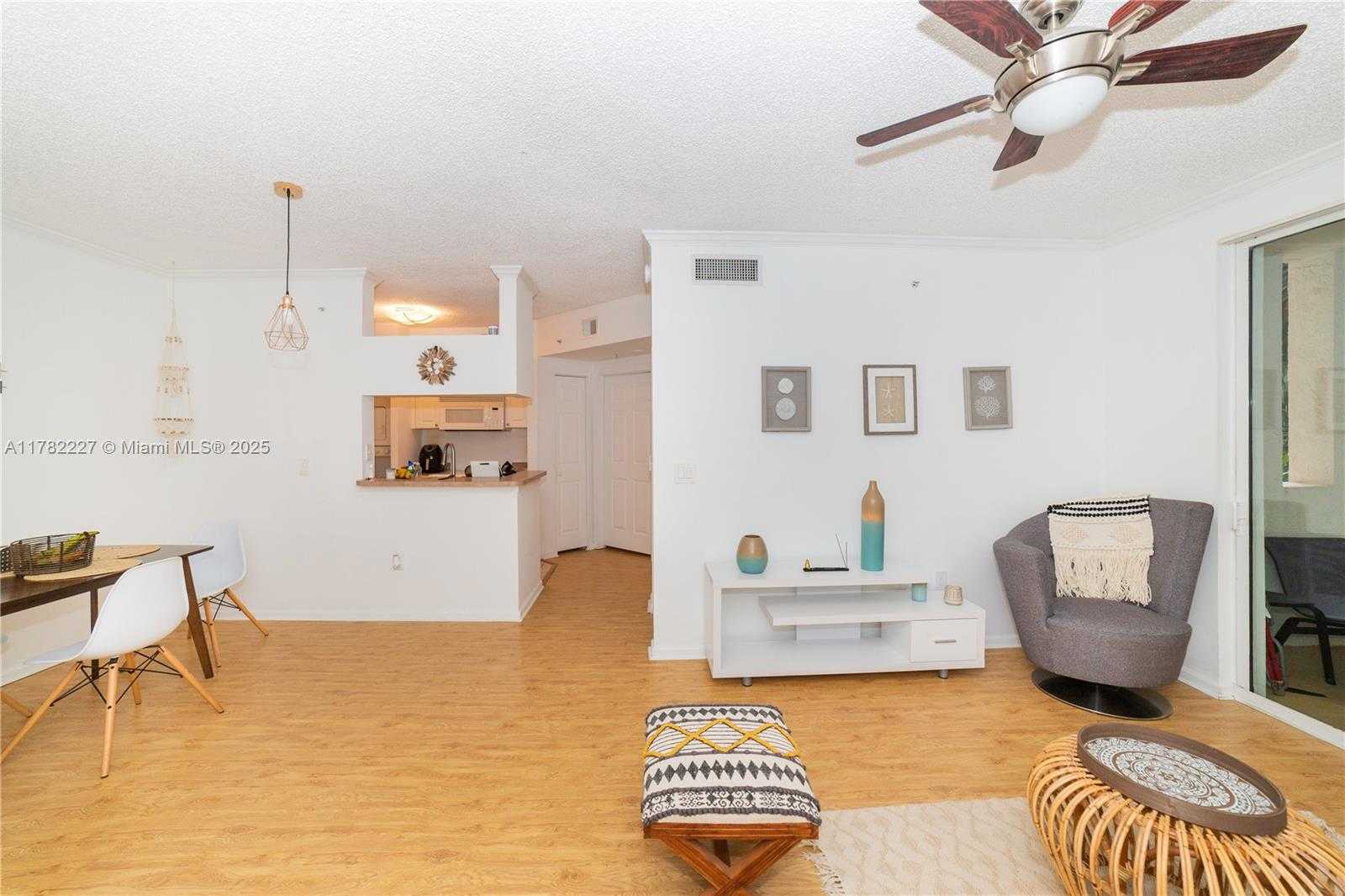 Small Image of 17150 NORTH BAY RD #2322, Sunny Isles Beach Number 5
