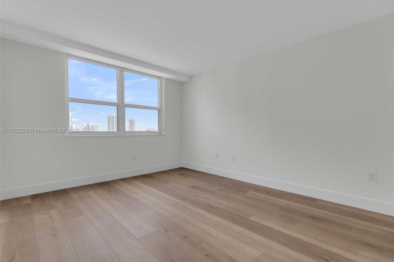 Small Image of 1155 BRICKELL BAY DR #2308, Miami Number 14