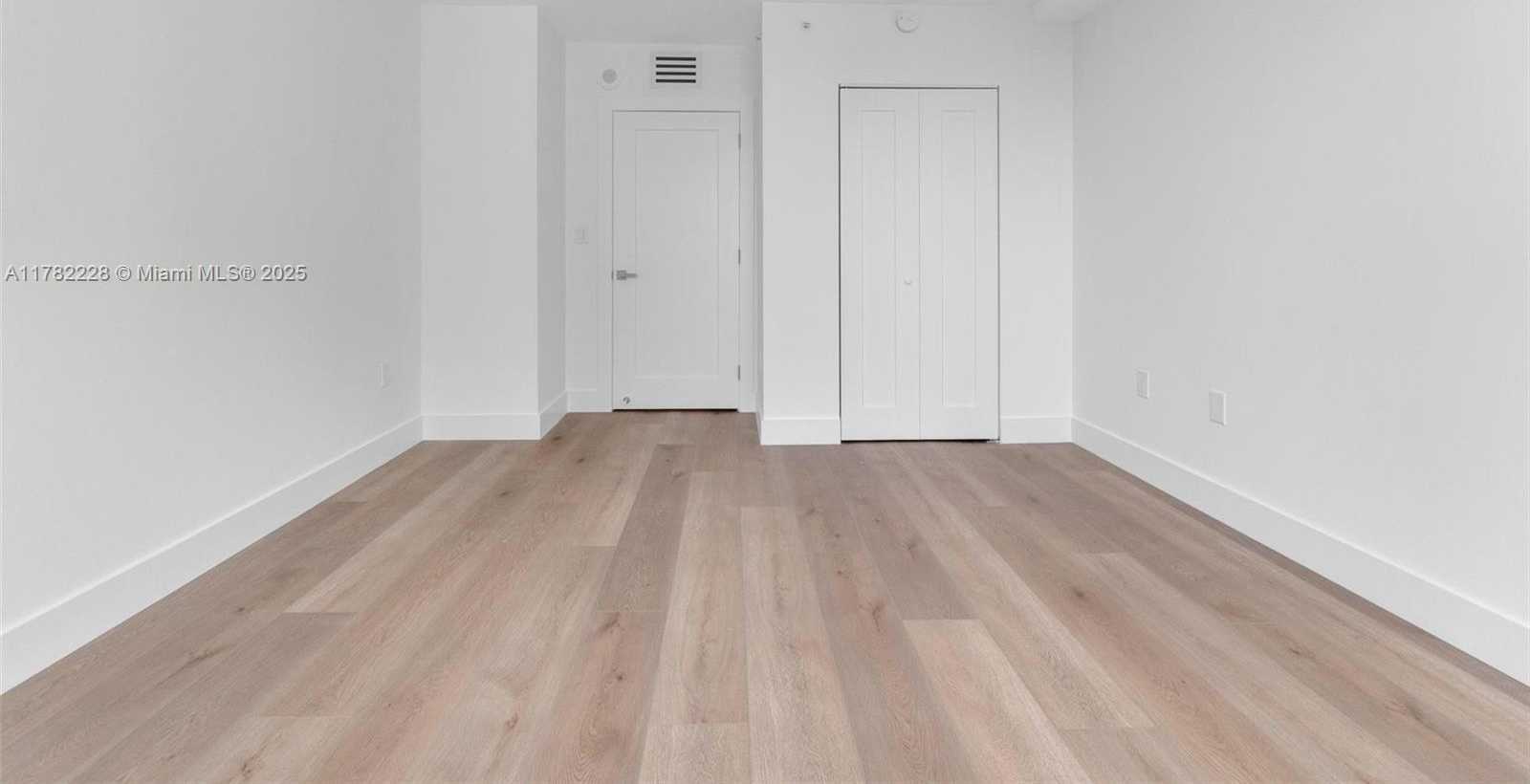 Small Image of 1155 BRICKELL BAY DR #2308, Miami Number 17