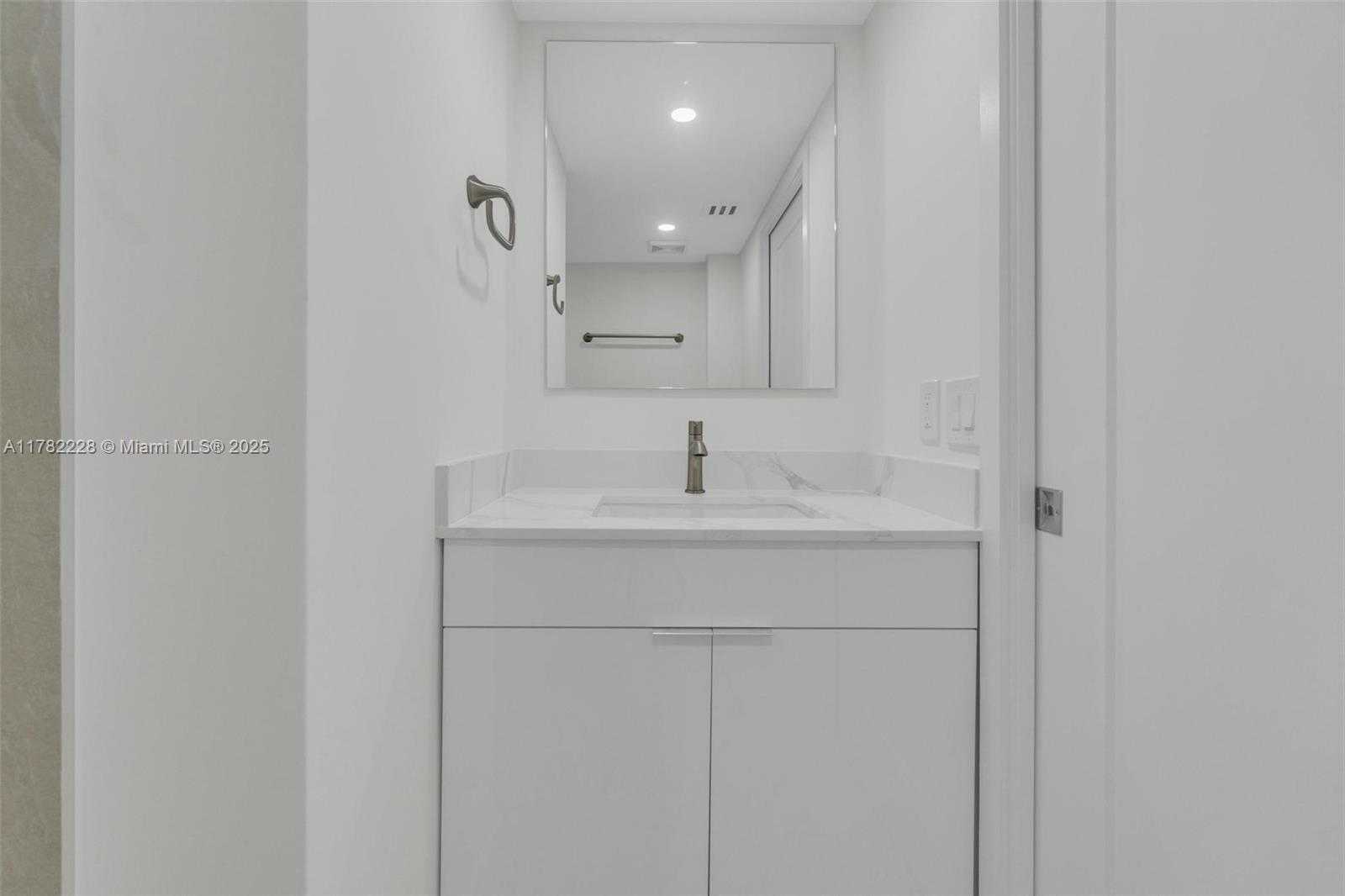 Small Image of 1155 BRICKELL BAY DR #2308, Miami Number 19