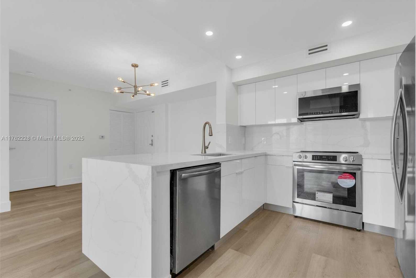 Small Image of 1155 BRICKELL BAY DR #2308, Miami Number 2