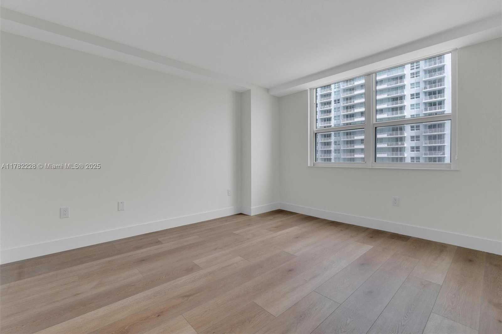 Small Image of 1155 BRICKELL BAY DR #2308, Miami Number 21