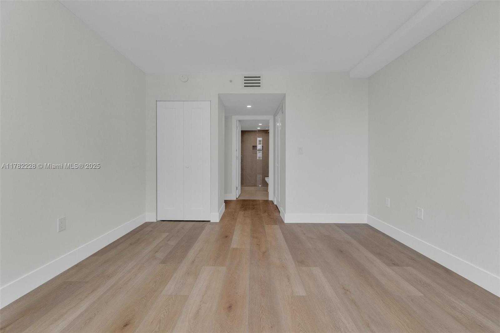Small Image of 1155 BRICKELL BAY DR #2308, Miami Number 22