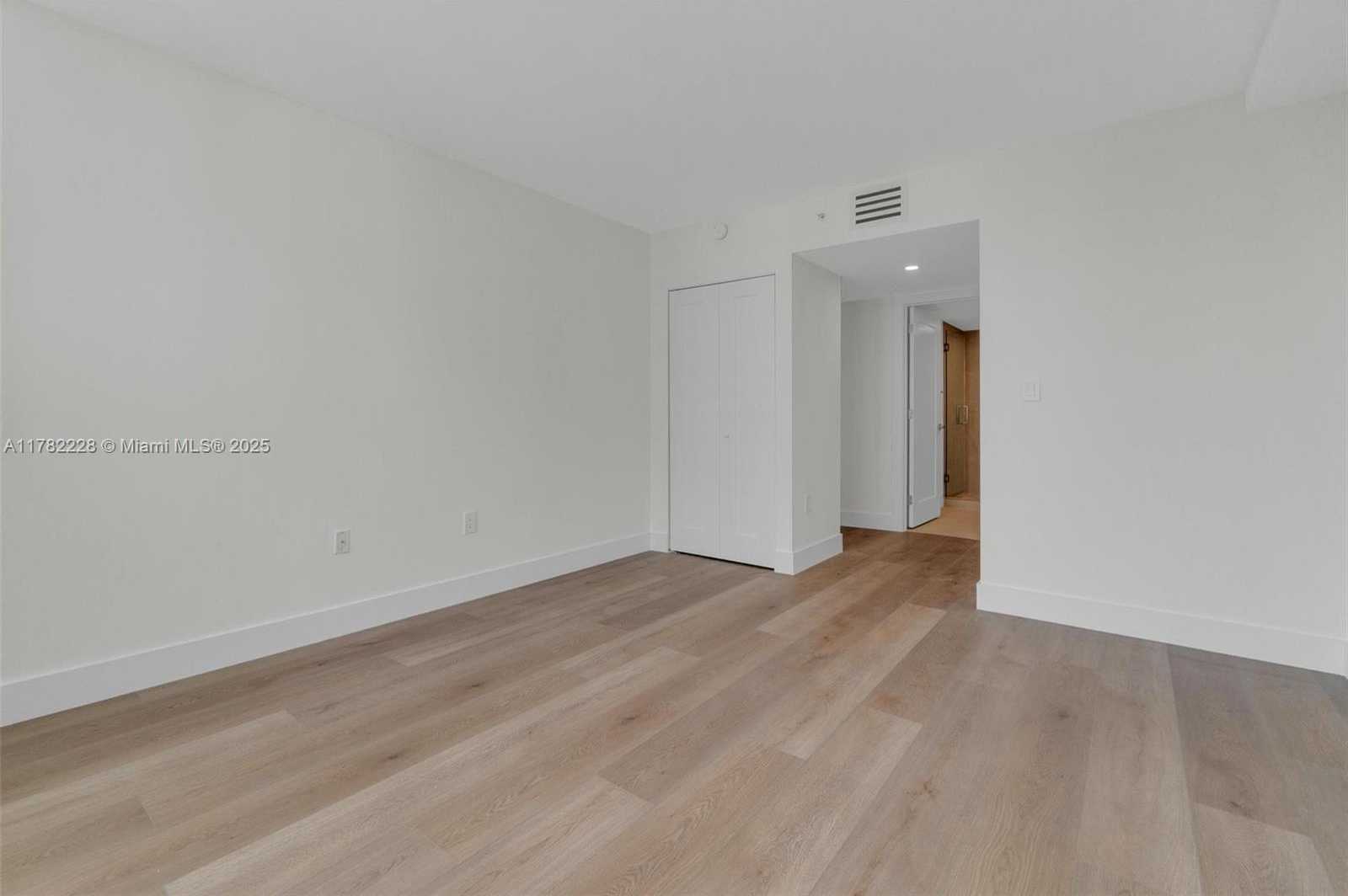 Small Image of 1155 BRICKELL BAY DR #2308, Miami Number 23