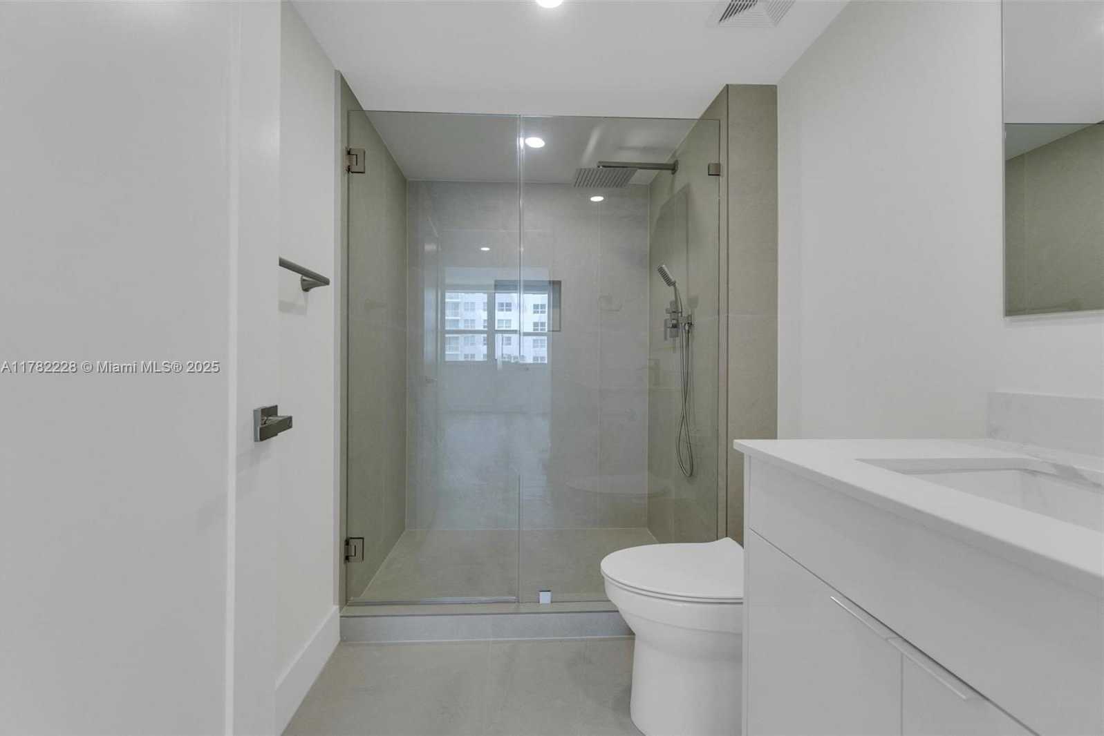 Small Image of 1155 BRICKELL BAY DR #2308, Miami Number 24