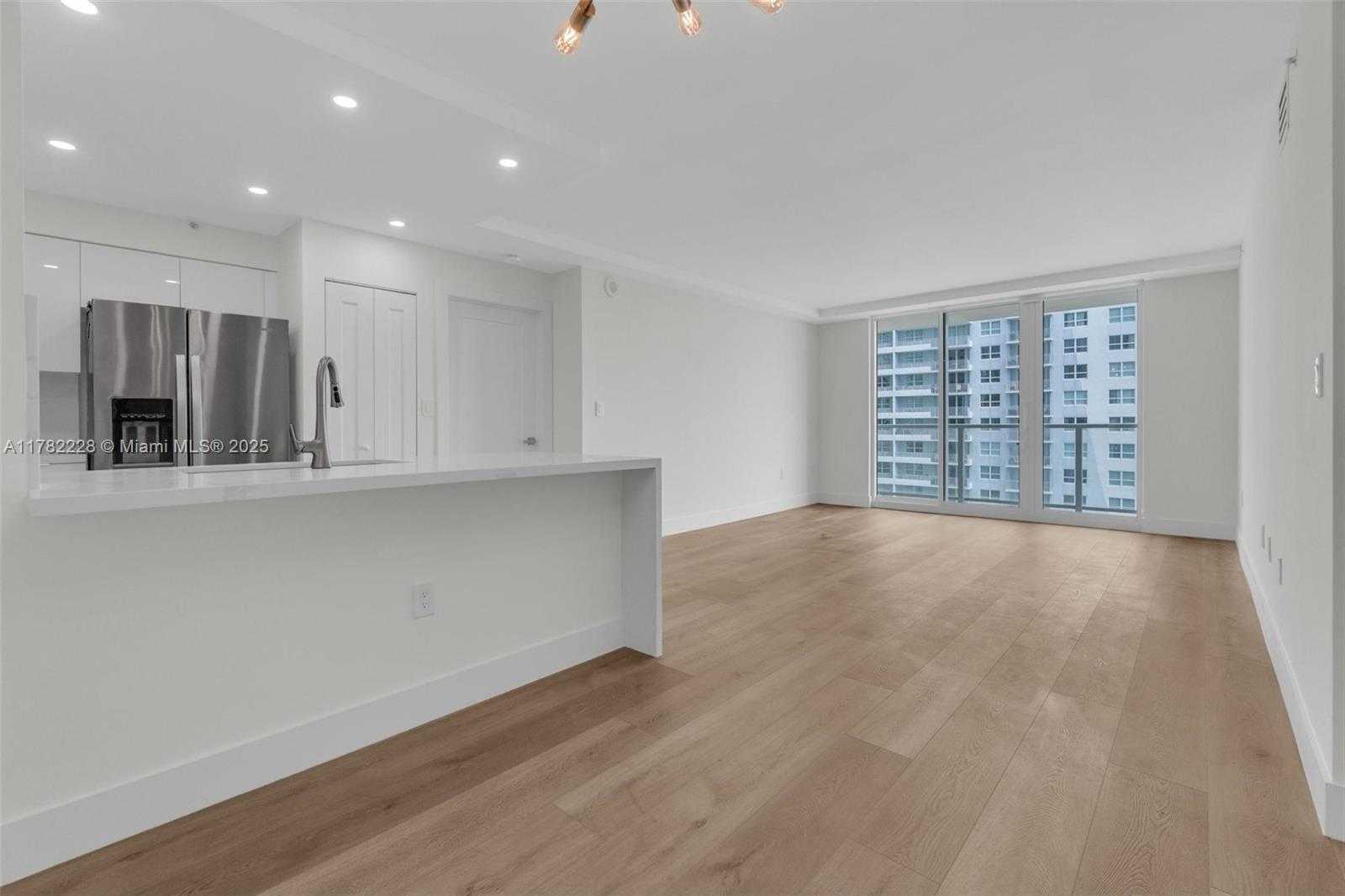 Small Image of 1155 BRICKELL BAY DR #2308, Miami Number 29