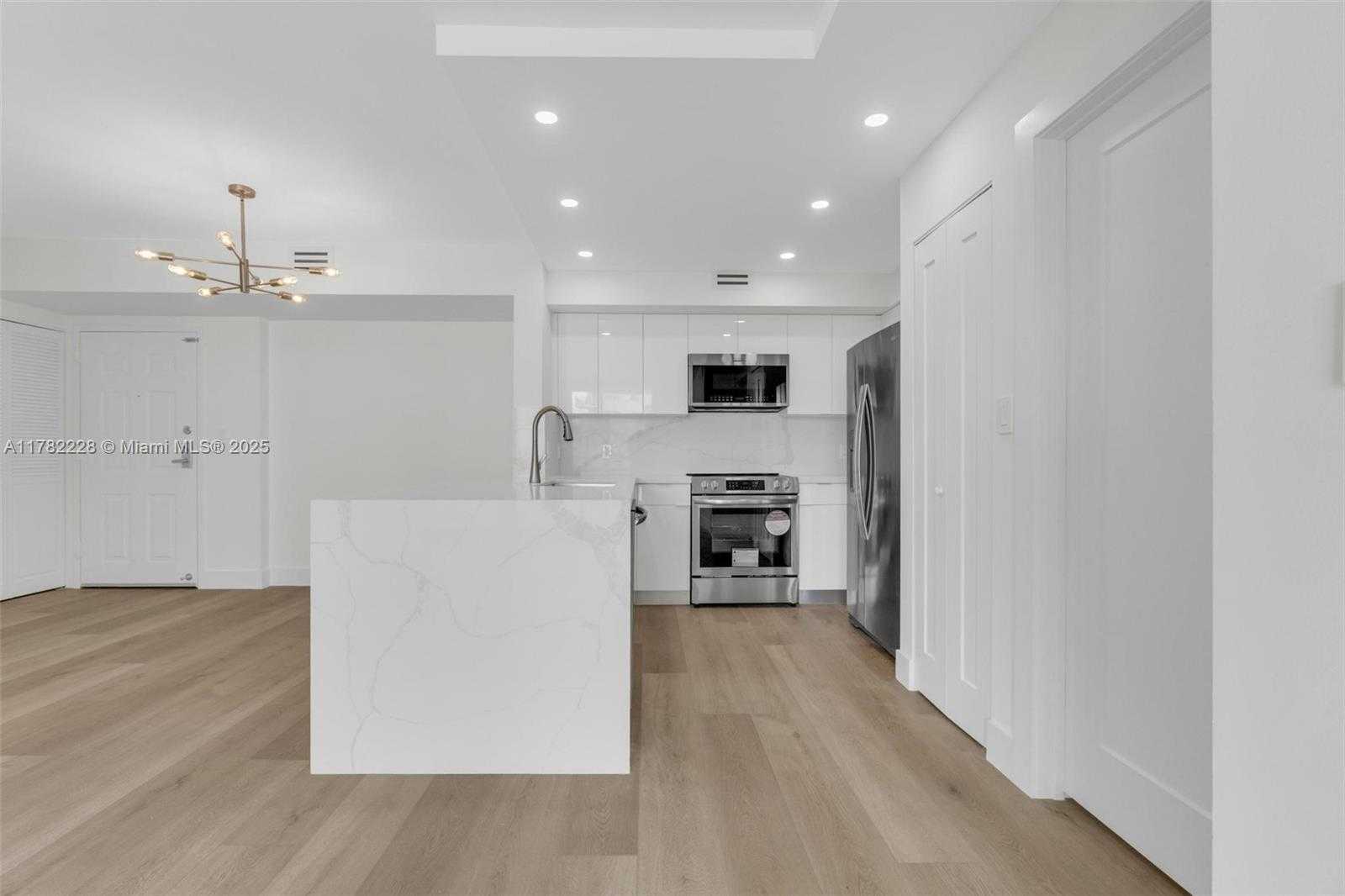 Small Image of 1155 BRICKELL BAY DR #2308, Miami Number 5