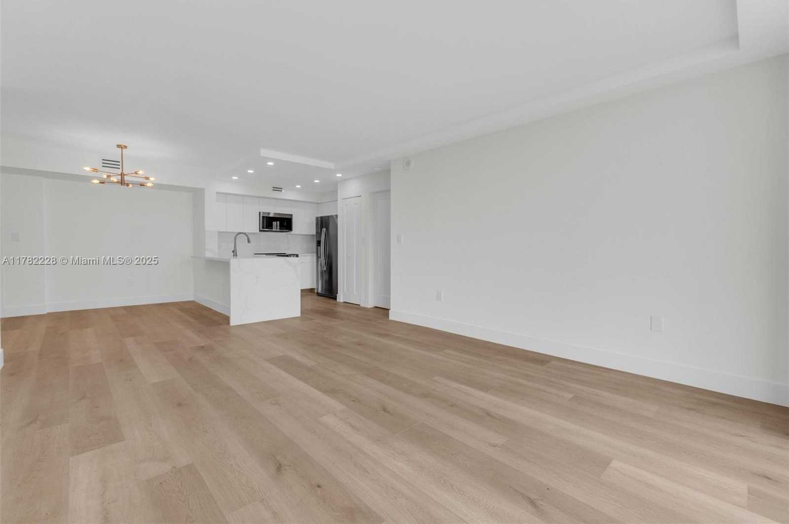 Small Image of 1155 BRICKELL BAY DR #2308, Miami Number 6