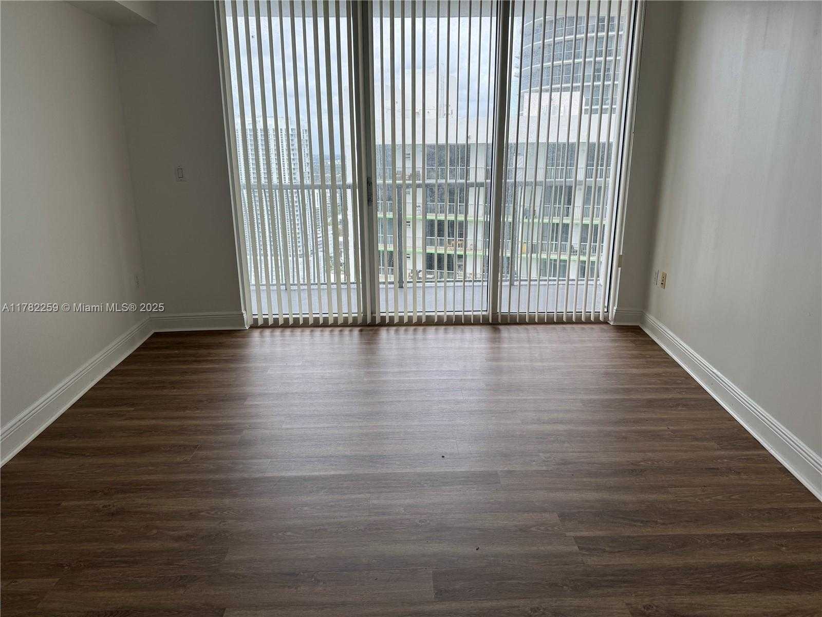 Small Image of 1750 NORTH BAYSHORE DR #3711, Miami Number 9