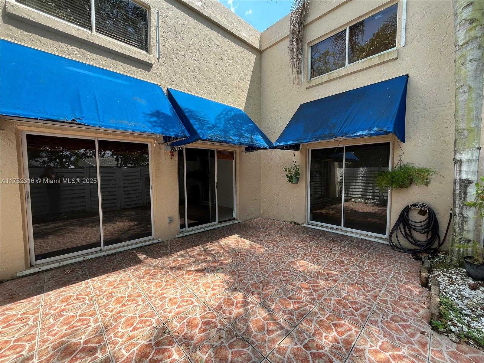 Small Image of 14388 SOUTH WEST 96TH LN, Miami Number 10
