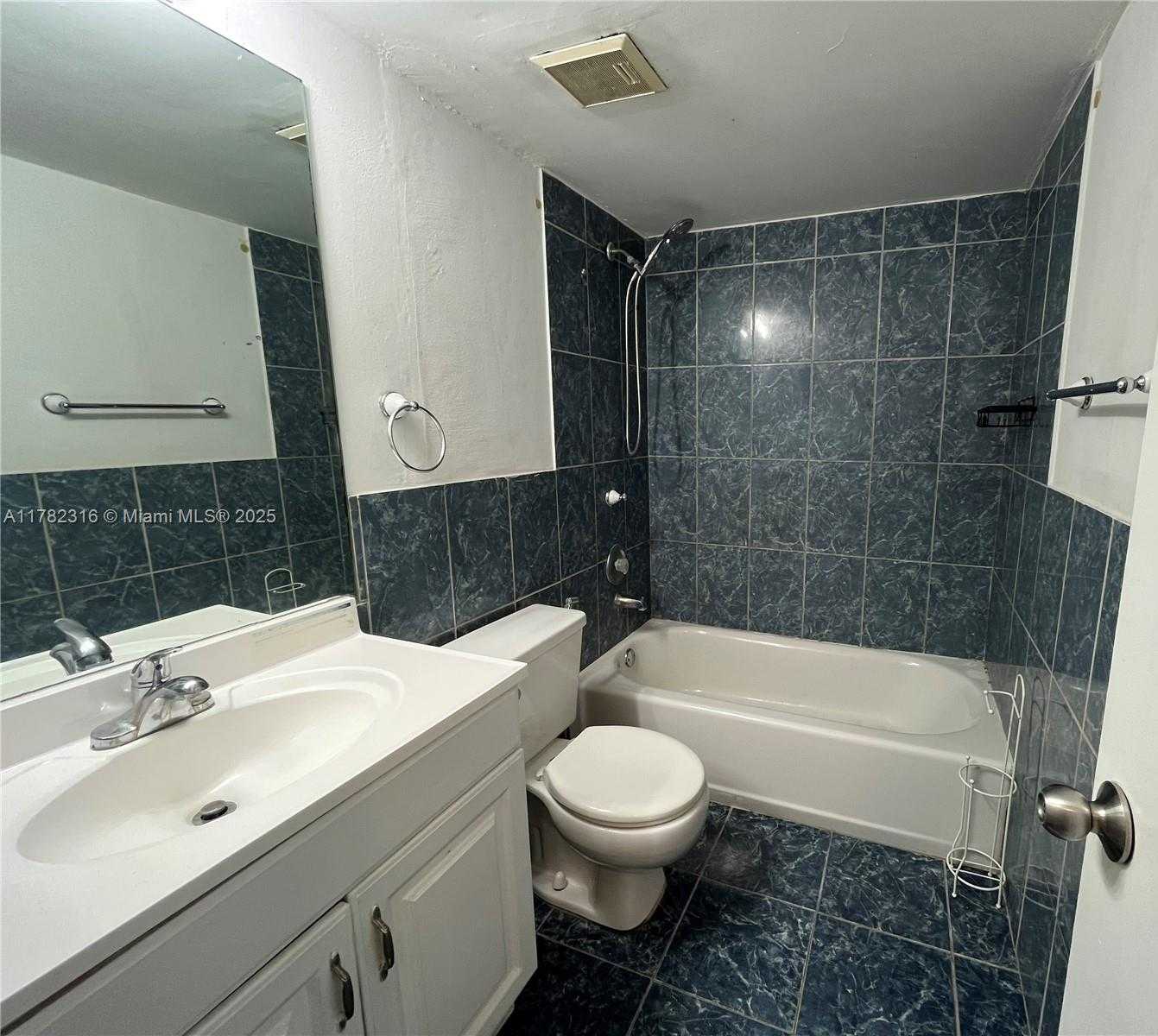 Small Image of 14388 SOUTH WEST 96TH LN, Miami Number 13