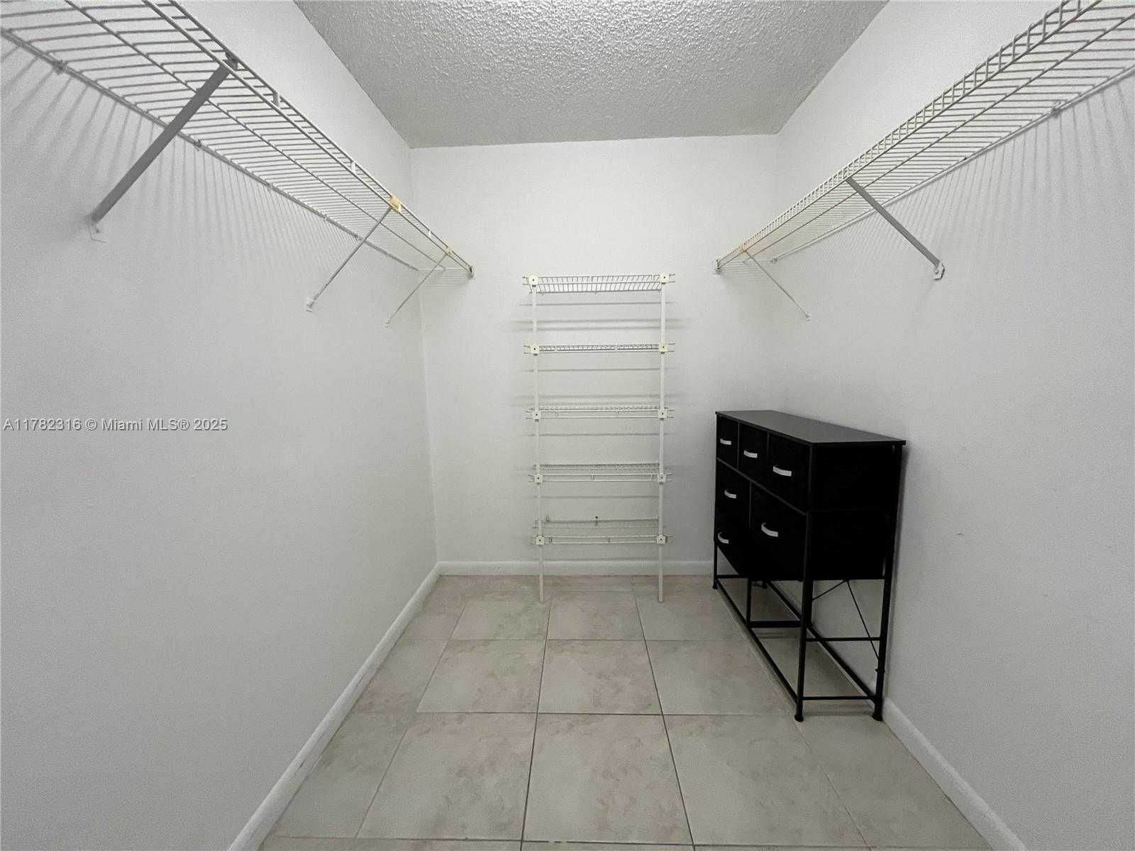 Small Image of 14388 SOUTH WEST 96TH LN, Miami Number 15