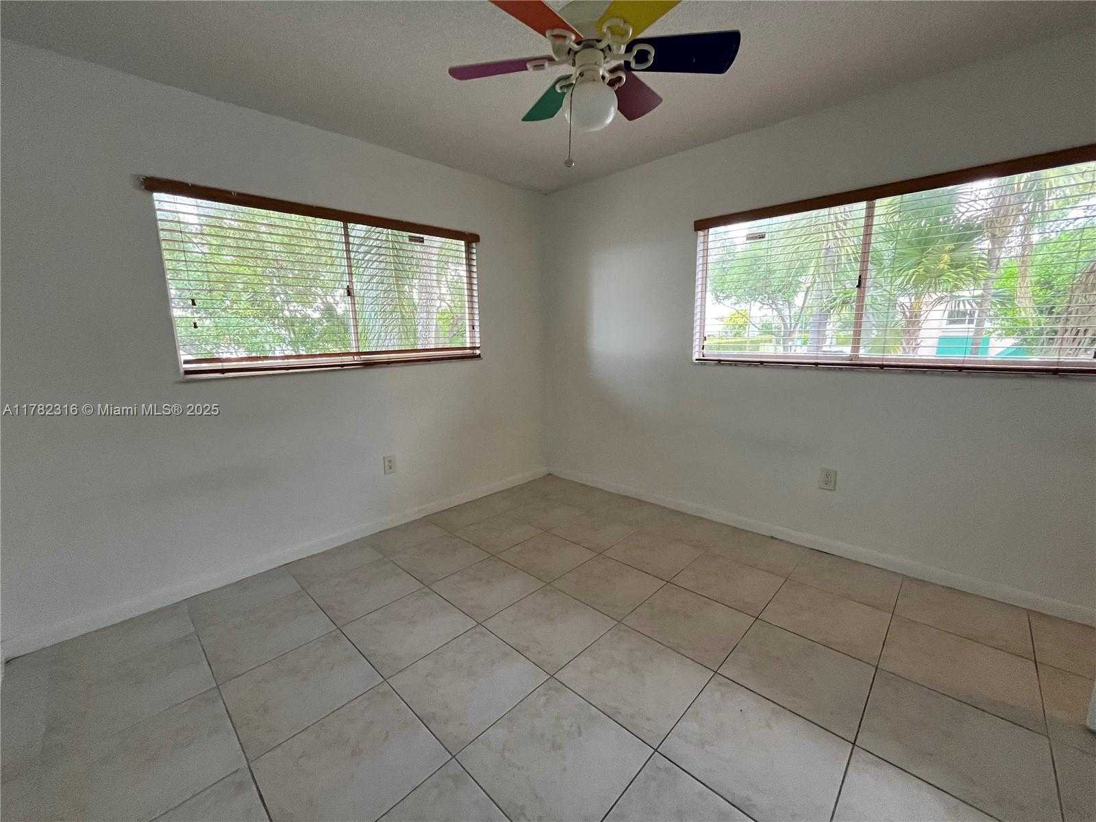 Small Image of 14388 SOUTH WEST 96TH LN, Miami Number 18