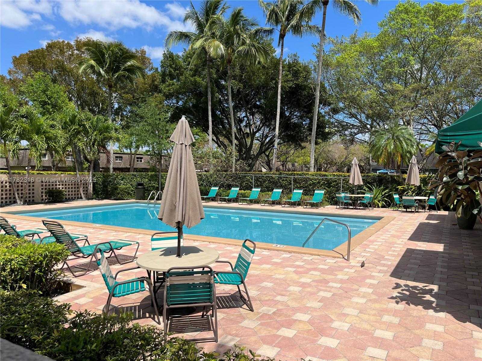 Small Image of 14388 SOUTH WEST 96TH LN, Miami Number 21