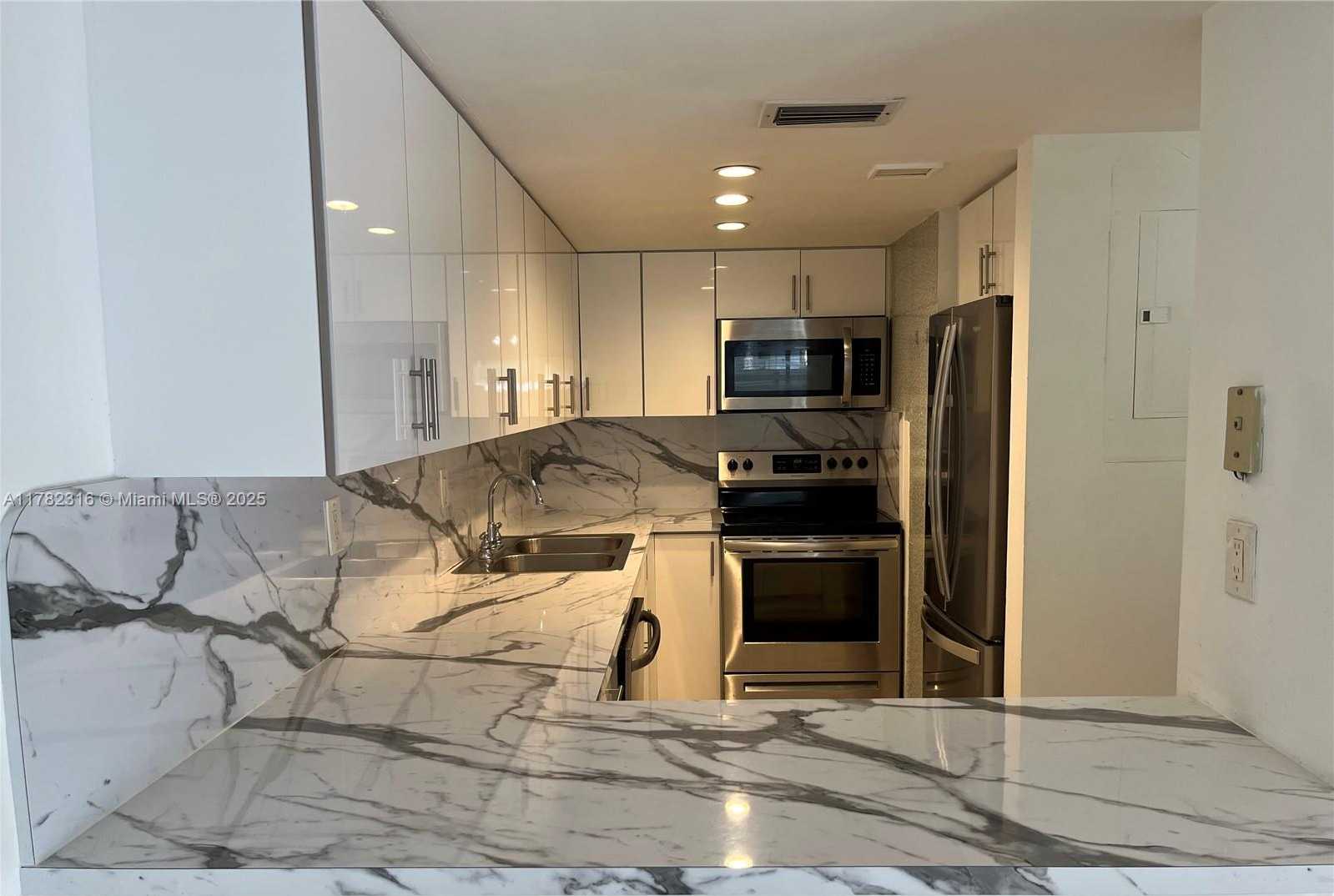 Small Image of 14388 SOUTH WEST 96TH LN, Miami Number 4