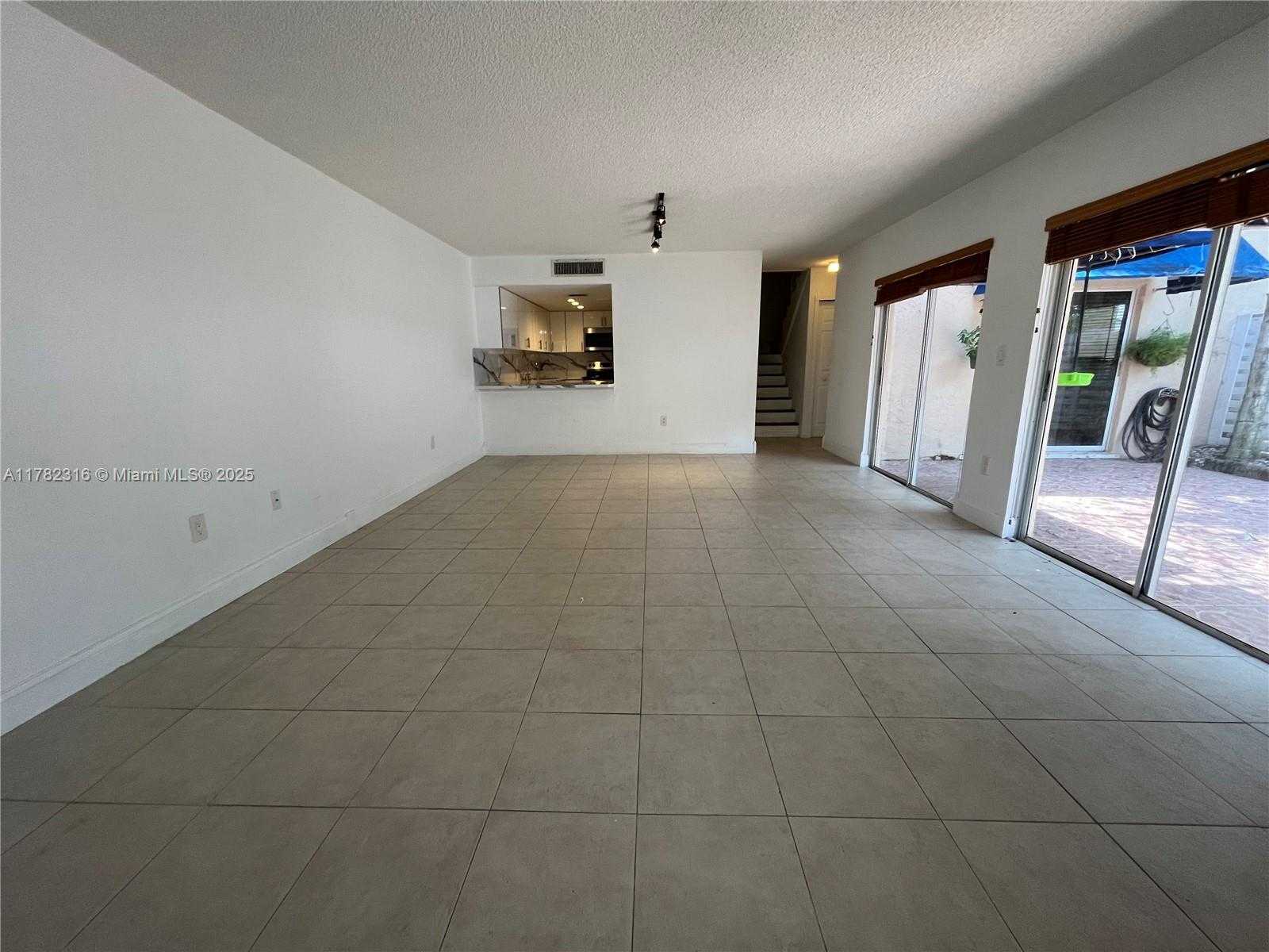 Small Image of 14388 SOUTH WEST 96TH LN, Miami Number 5