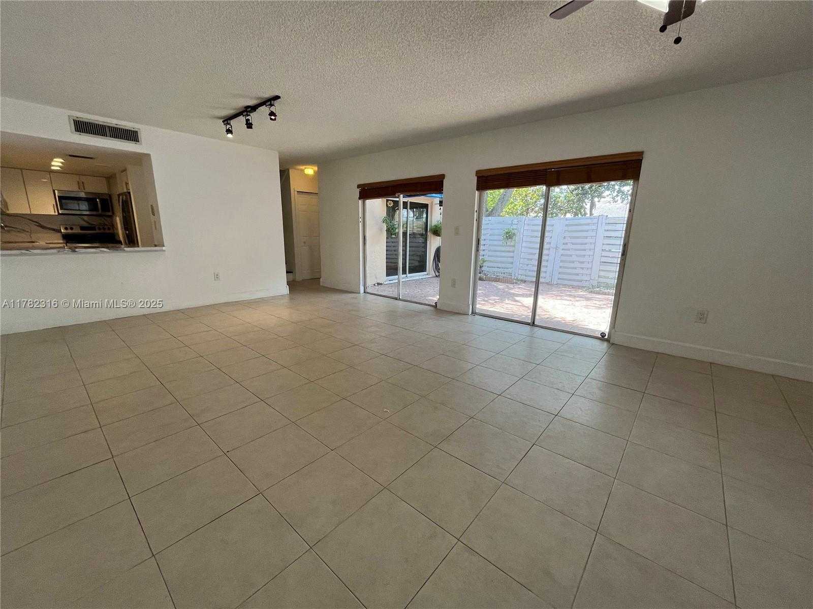 Small Image of 14388 SOUTH WEST 96TH LN, Miami Number 6