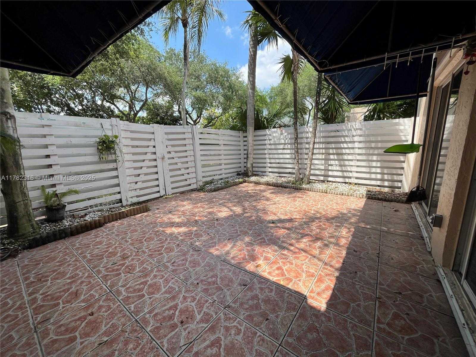 Small Image of 14388 SOUTH WEST 96TH LN, Miami Number 8