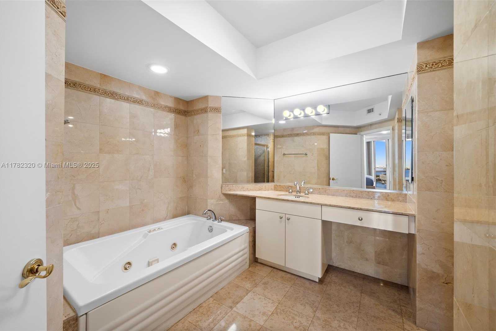 Small Image of 4775 COLLINS AVE #2506, Miami Beach Number 14