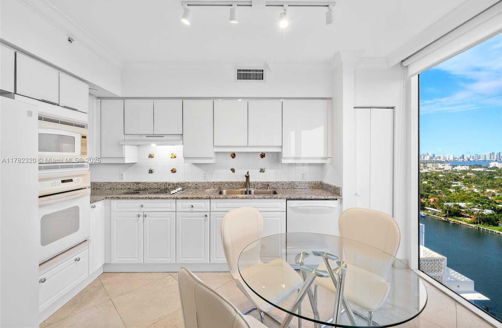 Small Image of 4775 COLLINS AVE #2506, Miami Beach Number 7
