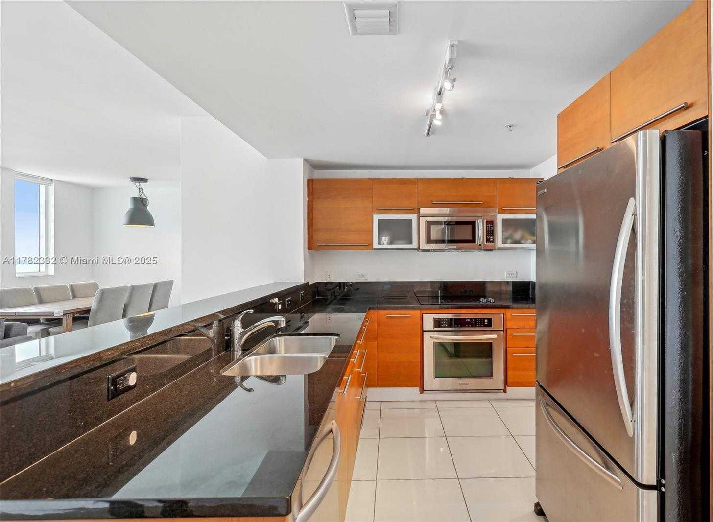 Small Image of 244 BISCAYNE BLVD #2203, Miami Number 14