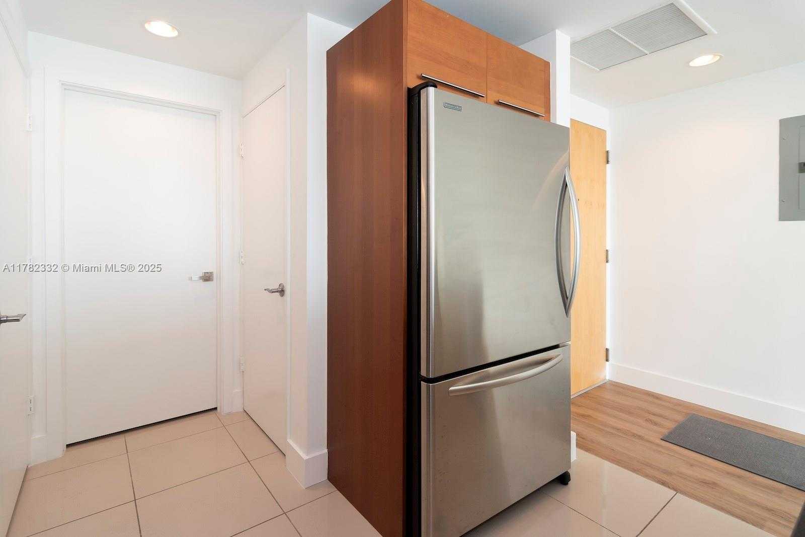 Small Image of 244 BISCAYNE BLVD #2203, Miami Number 17