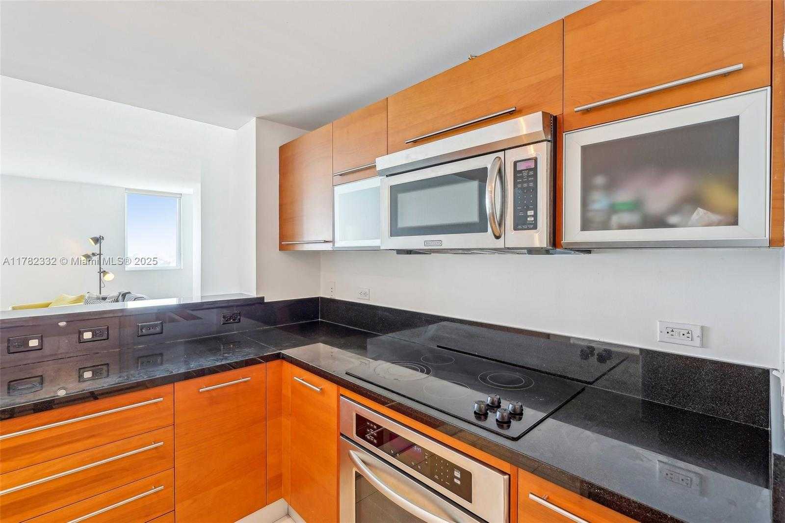 Small Image of 244 BISCAYNE BLVD #2203, Miami Number 18