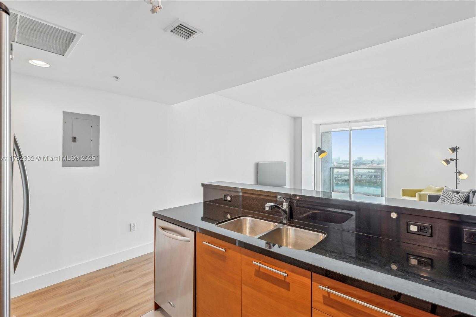 Small Image of 244 BISCAYNE BLVD #2203, Miami Number 19