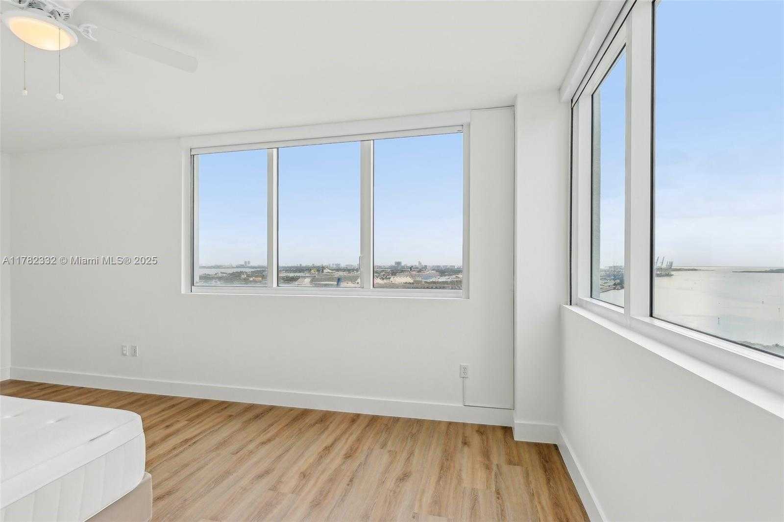 Small Image of 244 BISCAYNE BLVD #2203, Miami Number 22